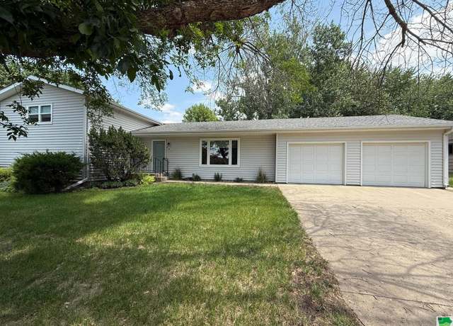 Property at 201 Louisiana Ave Ave SW, Orange City, IA 51041, 3 beds, 2 baths
