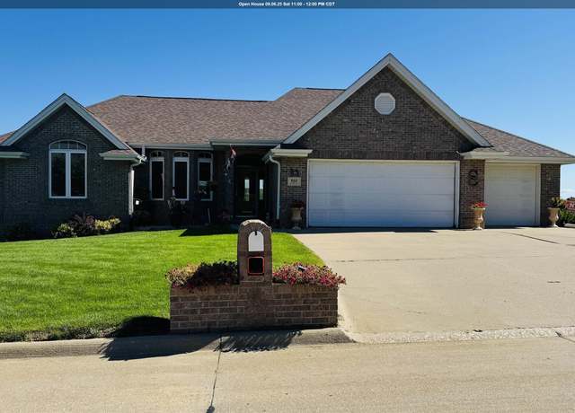 Property at 860 Springbrook Dr, Hinton, IA 51024, 3 beds, 2.5 baths