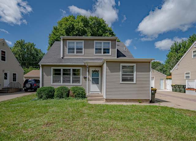 Property at 2409 S Olive St, Sioux City, IA 51106, 3 beds, 2 baths