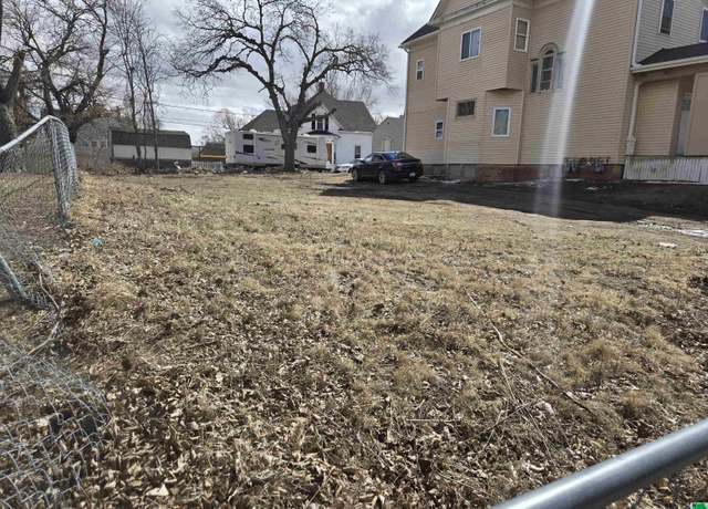 Property at 1606 Nebraska St, Sioux City, IA 51105
