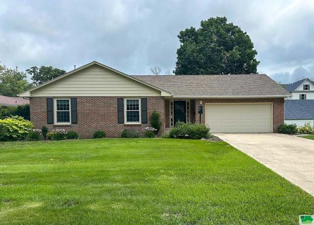 Property at 206 NW 8th St, Pocahontas, IA 50574, 2 beds, 1.5 baths