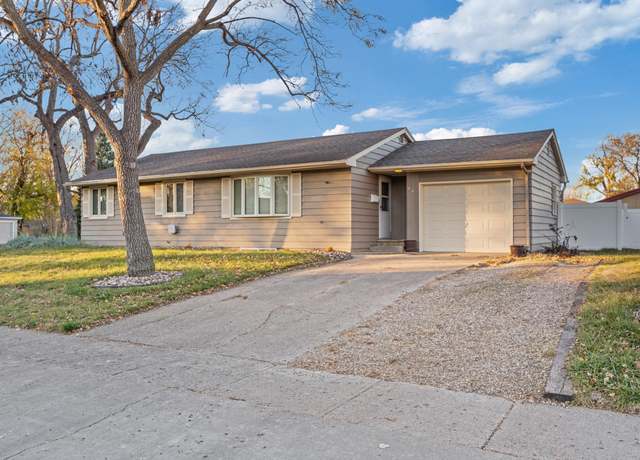 Property at 804 E Lewis St, Vermillion, SD 57069, 3 beds, 3 baths