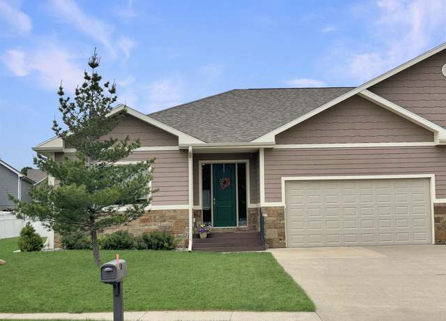 Property at 4619 S Lakeport St, Sioux City, IA 51106, 4 beds, 3 baths