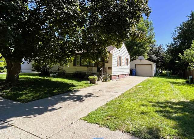 Property at 2702 C St, South Sioux City, NE 68776, 3 beds, 1 bath