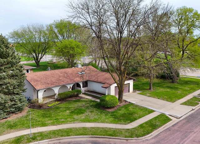 Property at 709 Brooks Dr, Vermillion, SD 57069, 3 beds, 3.5 baths