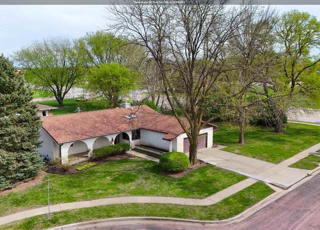 Property at 709 Brooks Dr, Vermillion, SD 57069, 3 beds, 3.5 baths