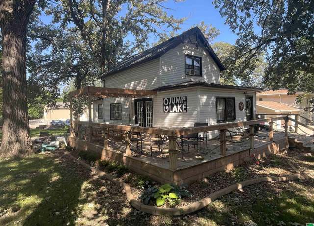Property at 1806 Chicago Ave, Spirit Lake, IA 51360, 3 beds, 2 baths