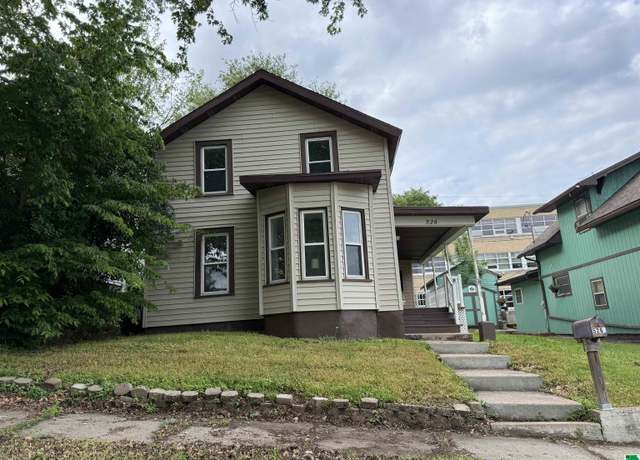 Property at 526 W Maple St, Cherokee, IA 51012, 2 beds, 1 bath
