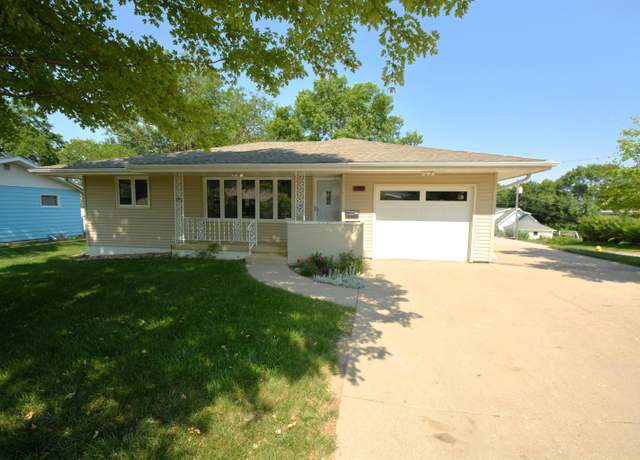 Property at 2100 Helmer St, Sioux City, IA 51103, 2 beds, 2 baths