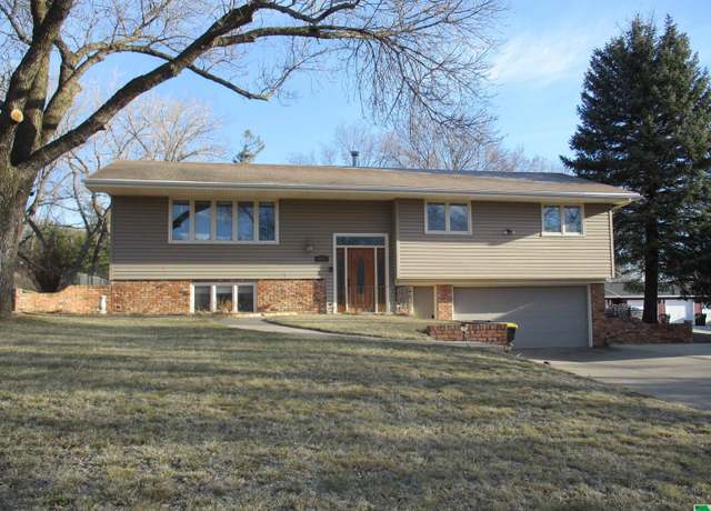 Property at 2315 Indian Hills Dr, Sioux City, IA 51104, 3 beds, 3 baths