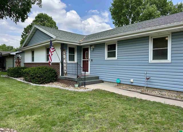 Property at 1109 Oneida St, Storm Lake, IA 50588, 3 beds, 2 baths