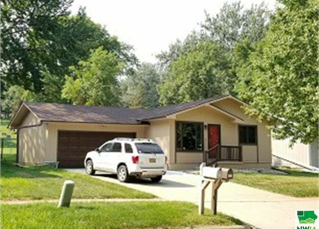 Property at 4412 Applewood Ave, Sioux City, IA 51106, 2 beds, 2 baths