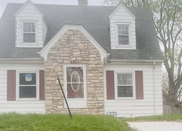 Property at 2323 S Cypress St, Sioux City, IA 51106, 4 beds, 1.5 baths