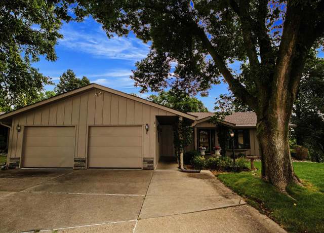 Property at 3708 S Briar Path, Sioux City, IA 51104, 3 beds, 2.5 baths