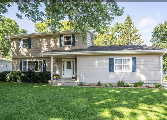 Property at 1225 3rd Ave Ave SW, Lemars, IA 51031, 4 beds, 2.5 baths