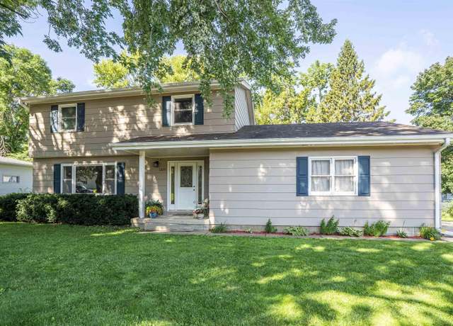 Property at 1225 3rd Ave Ave SW, Lemars, IA 51031, 4 beds, 2.5 baths