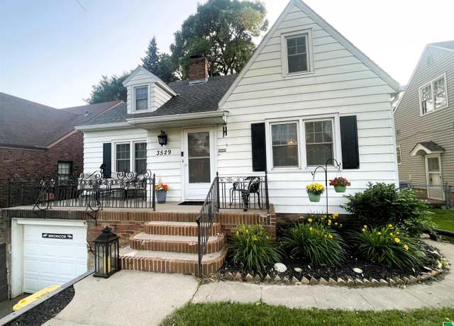 Property at 3529 Nebraska St, Sioux City, IA 51104, 3 beds, 2.5 baths