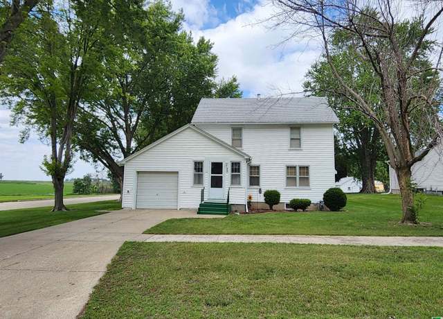 Property at 420 W Day St, Paullina, IA 51046, 4 beds, 2 baths