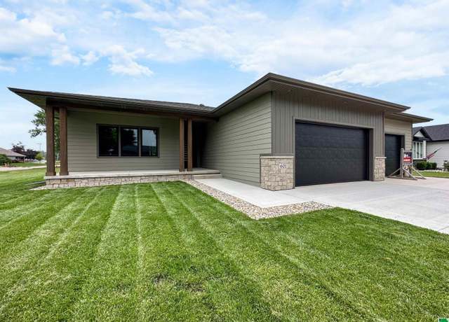 Property at 601 Topaz Dr, Sergeant Bluff, IA 51054, 3 beds, 2 baths