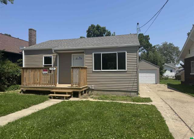Property at 2108 Ross St, Sioux City, IA 51103, 3 beds, 1 bath