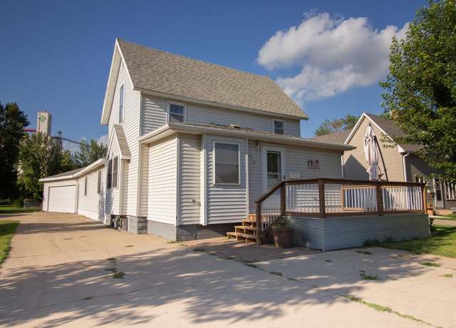 Property at 1419 11th St, Rock Valley, IA 51247, 3 beds, 2 baths