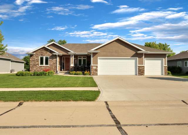 Property at 573 Sandstone Cir, Dakota Dunes, SD 57049, 5 beds, 3 baths