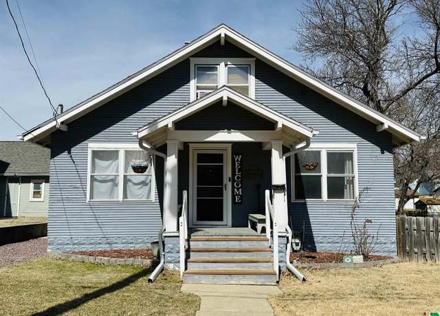 Property at 1705 33rd St, Sioux City, IA 51104, 3 beds, 1 bath