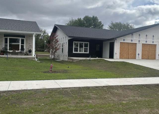 Property at 615 7th St, Sheldon, IA 51201, 4 beds, 3 baths