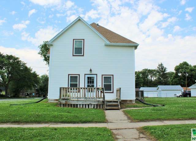 Property at 3201 Marshall Ave, Sioux City, IA 51106, 4 beds, 3 baths
