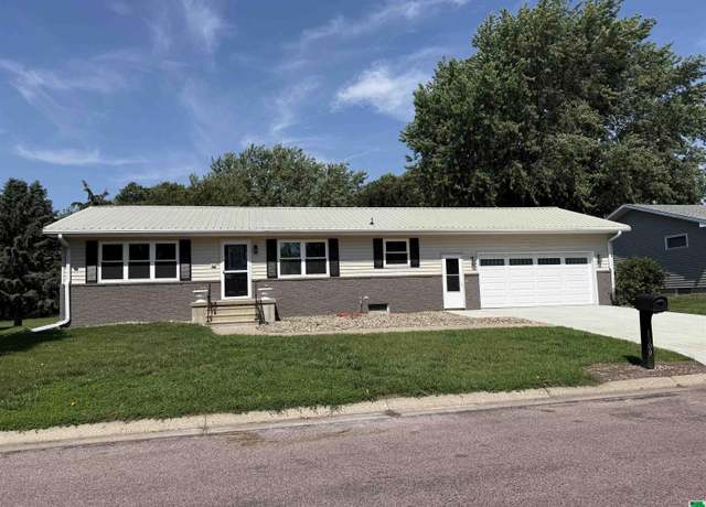 Property at 1009 Thunderbird Dr, Hawarden, IA 51023, 3 beds, 2 baths