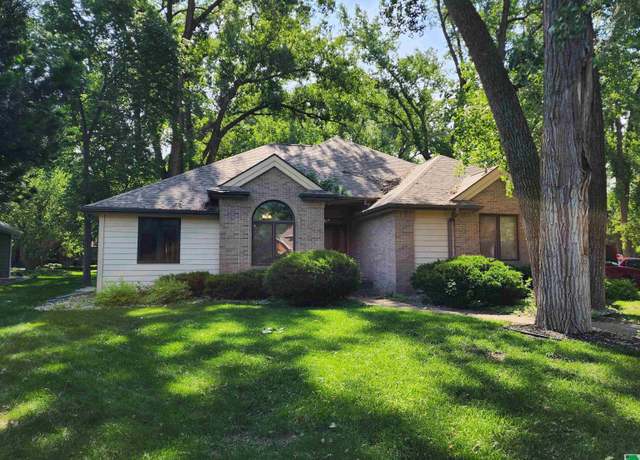 Property at 467 N Royal Troon Dr, Dakota Dunes, SD 57049, 4 beds, 3 baths