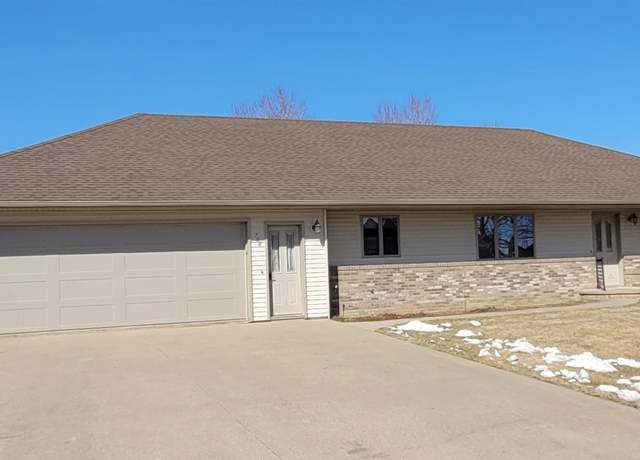 Property at 702 E 3rd St, Sanborn, IA 51248, 3 beds, 3 baths