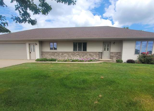 Property at 702 E 3rd St, Sanborn, IA 51248, 3 beds, 3 baths