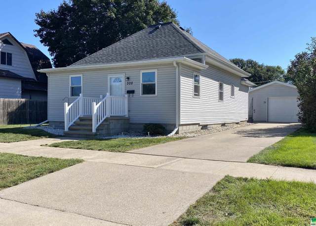 Property at 508 3rd Ave Ave SE, Lemars, IA 51031, 3 beds, 3 baths