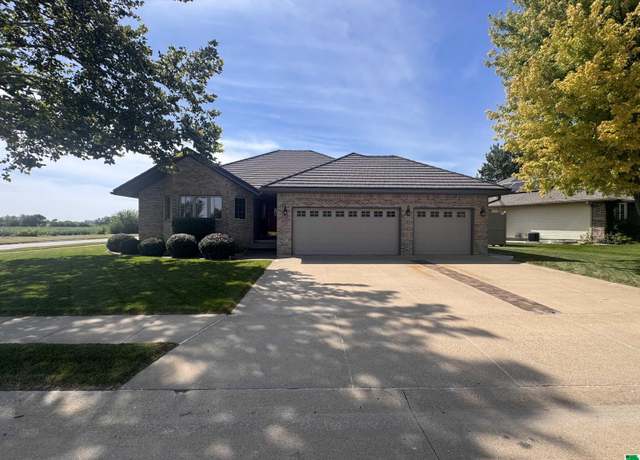 Property at 3803 Red Bird Ln, South Sioux City, NE 68776, 3 beds, 3 baths