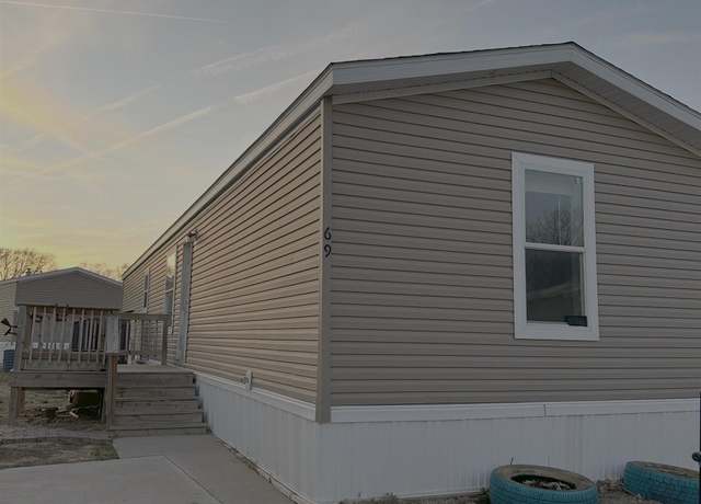 Property at 833 E Duke St #69, Vermillion, SD 57069, 3 beds, 2 baths