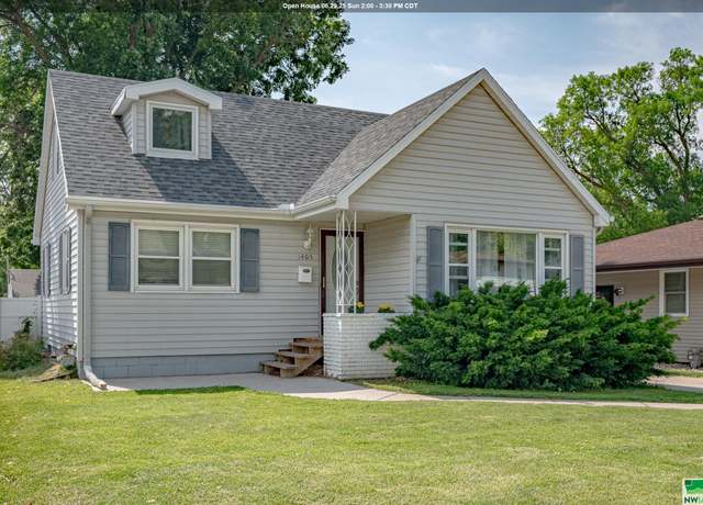 Property at 1405 S Patterson St, Sioux City, IA 51106, 4 beds, 2 baths