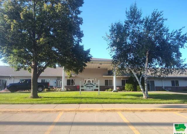 Property at 1711 E 3rd St #3, Hull, IA 51239, 2 beds, 1 bath