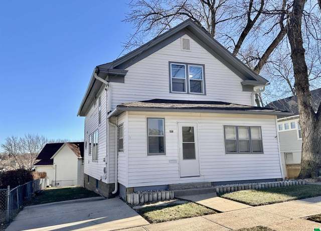 Property at 520 Center St, Sioux City, IA 51103, 5 beds, 1 bath