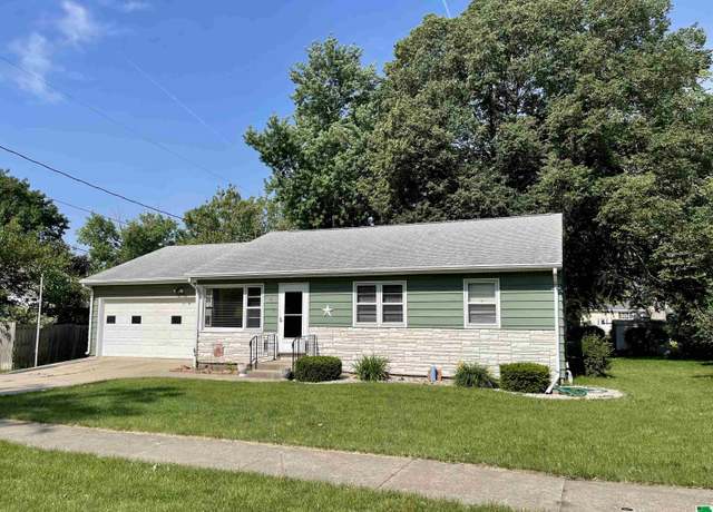 Property at 6 N Windscor Cir, Storm Lake, IA 50588, 3 beds, 2 baths