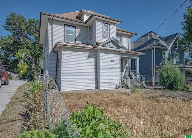 Property at 1806 Court St, Sioux City, IA 51104, 5 beds, 4 baths