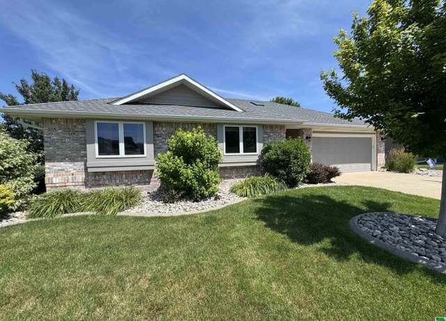 Property at 4732 Birch Way, Sioux City, IA 51106, 5 beds, 3 baths