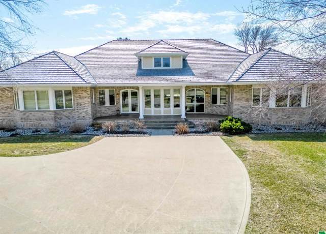 Property at 709 Cherry Hill Ln, Dakota Dunes, SD 57049, 6 beds, 5.5 baths