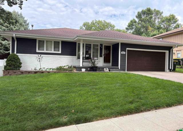 Property at 4113 Hickory Ln, Sioux City, IA 51106, 3 beds, 2.5 baths
