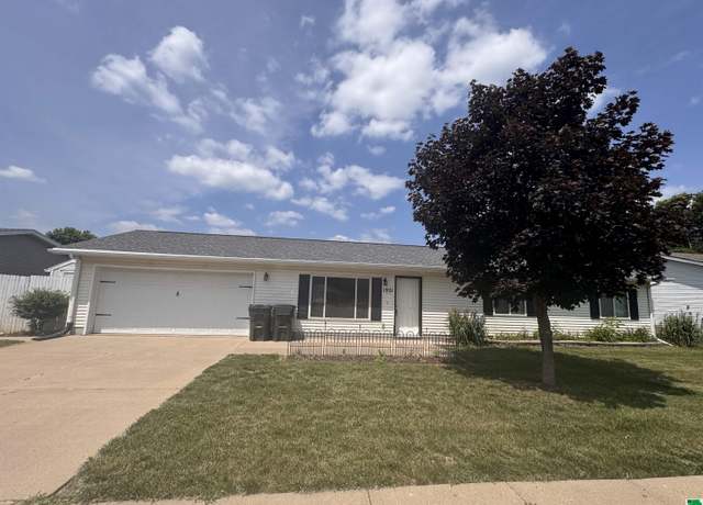 Property at 1921 Fairbanks St, Sioux City, IA 51109, 3 beds, 2 baths