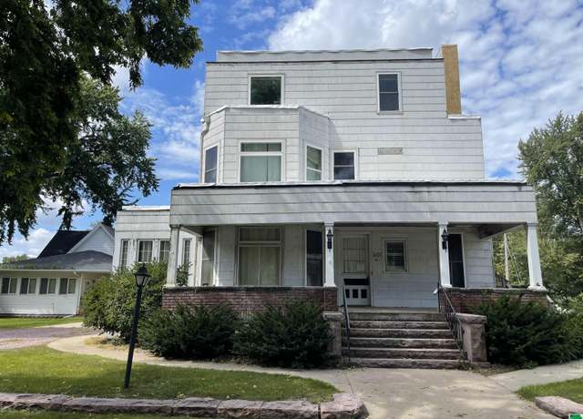 Property at 401 Central Ave Ave SW, Lemars, IA 51031, 11 beds, 6.5 baths