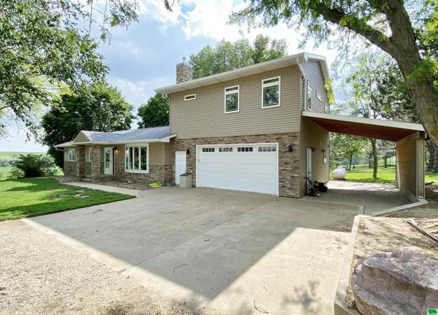 Property at 37312 200th St, Lemars, IA 51031, 5 beds, 3 baths