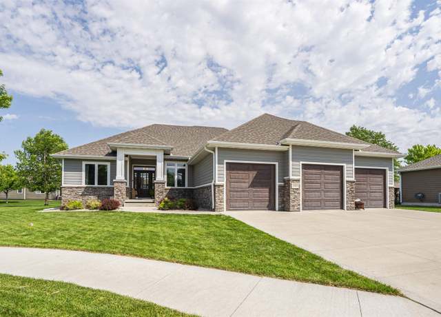 Property at 585 Sandstone Cr Cir, Dakota Dunes, SD 57049, 5 beds, 3 baths