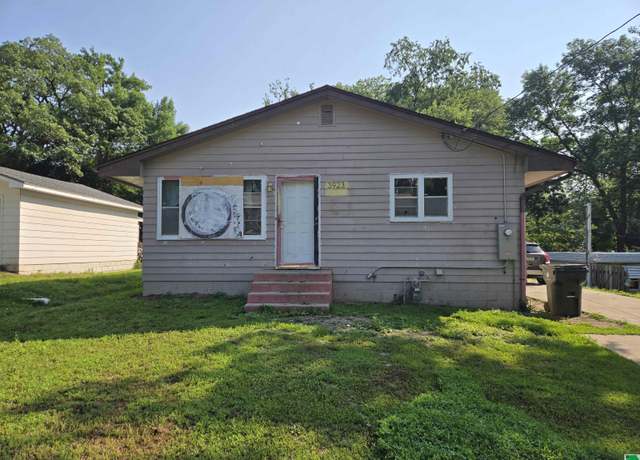 Property at 3923 Elmdale Ave, Sioux City, IA 51103, 3 beds, 2 baths