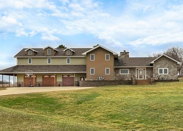 Property at 411 West St, Pierson, IA 51048, 6 beds, 4.5 baths